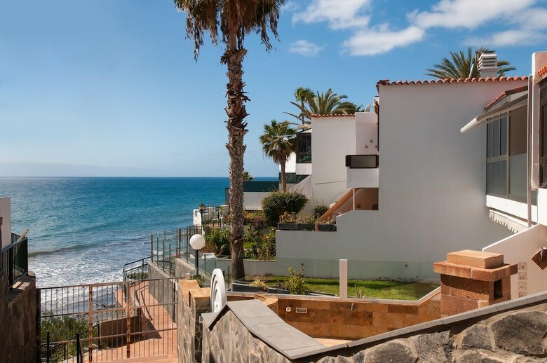 Beachfront Apartment Playa Del Aguila