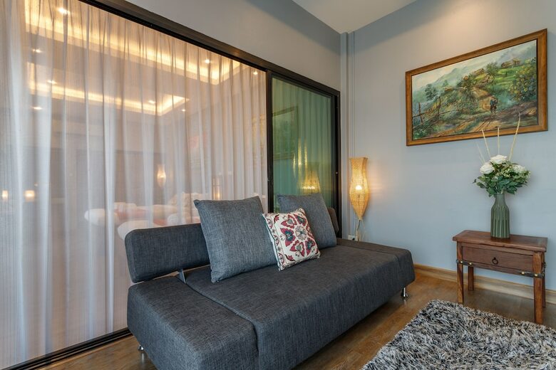 Hotel Hostel One Art & Gallery