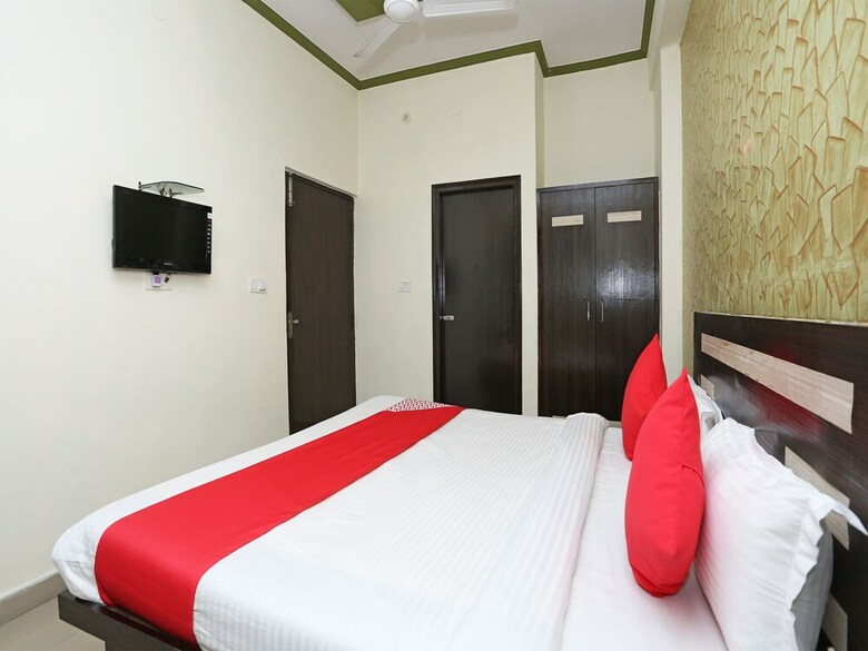 Oyo 29110 Hotel Gold Radiance