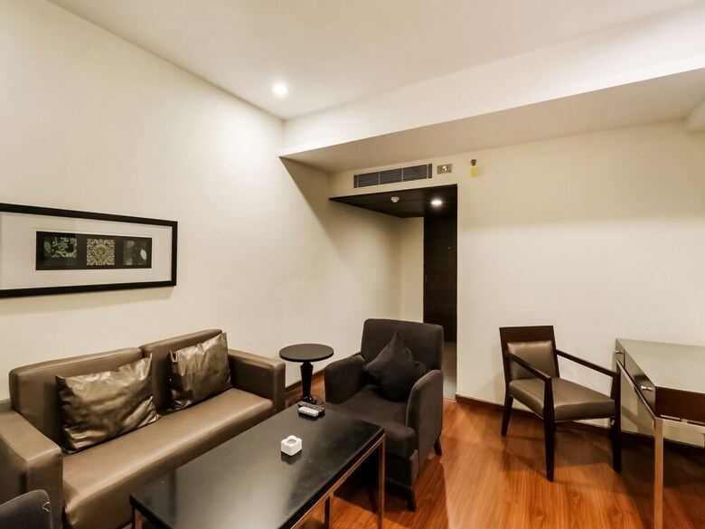 Oyo 37001 The Regency Hotel