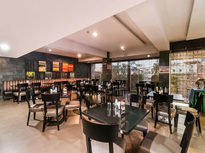 Oyo 37001 The Regency Hotel