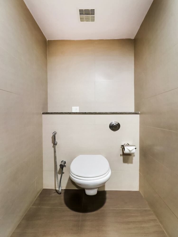 Oyo 37001 The Regency Hotel