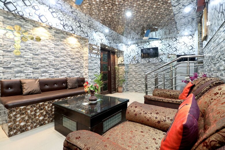 Spot On 29647 Hotel Kamal