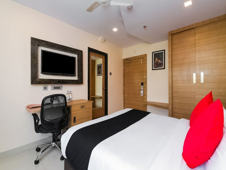 Hotel Capital O 29581 Rohini Jazz