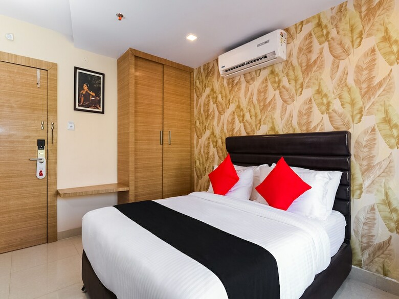 Hotel Capital O 29581 Rohini Jazz