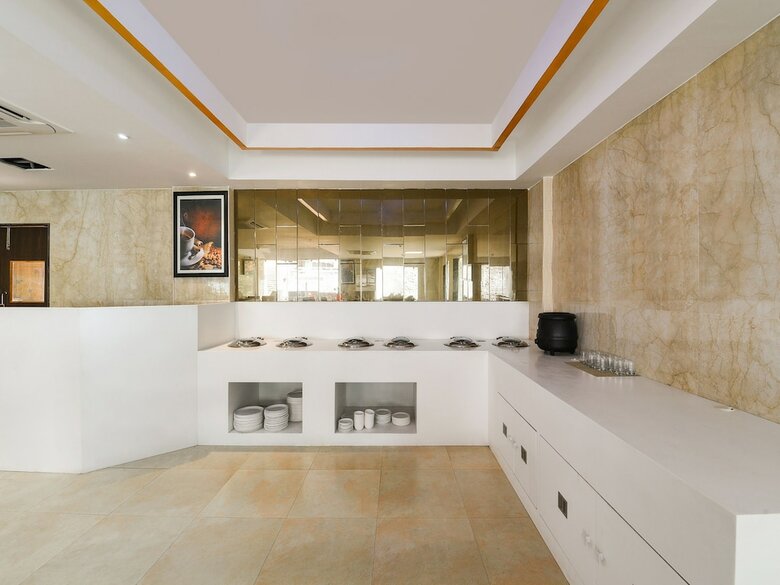 Hotel Capital O 29581 Rohini Jazz
