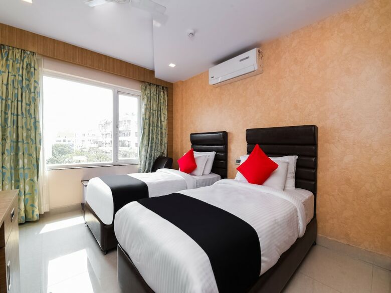 Hotel Capital O 29581 Rohini Jazz