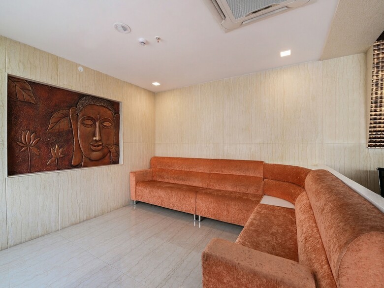 Hotel Capital O 29581 Rohini Jazz
