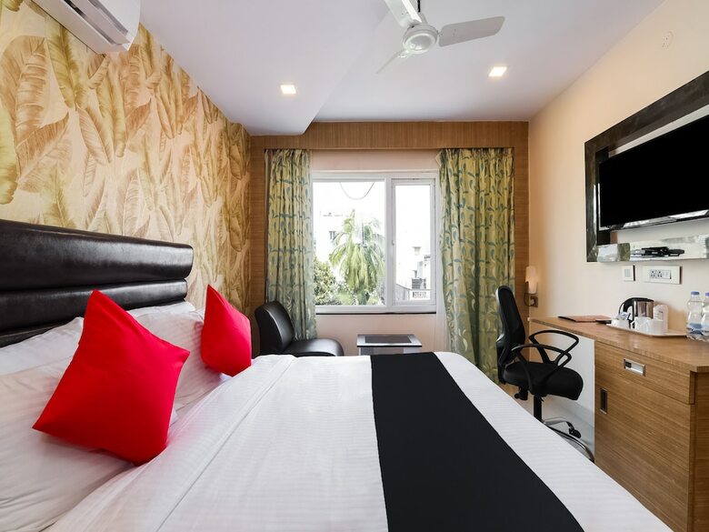 Hotel Capital O 29581 Rohini Jazz
