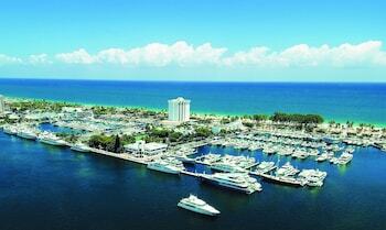 Hotel Bahia Mar Beach Resort