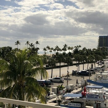 Hotel Bahia Mar Beach Resort
