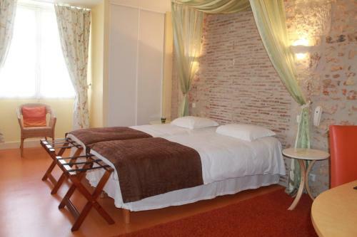 Hotel Logis Le Grand Monarque - Donzy