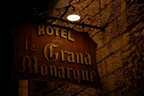 Hotel Logis Le Grand Monarque - Donzy