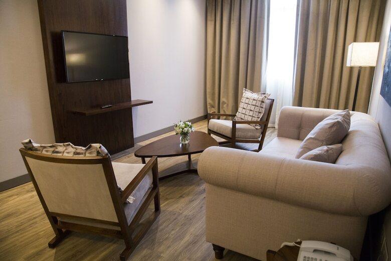 Hotel Land Plaza La Plata