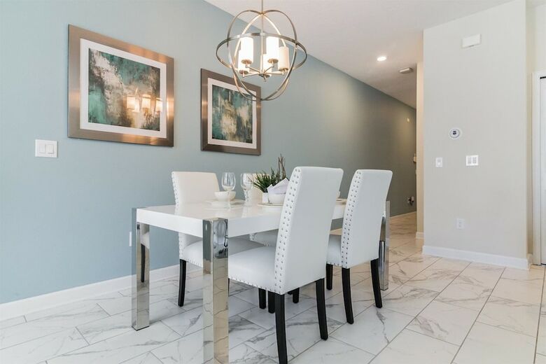 4br 3ba Town Home In Storey Lake