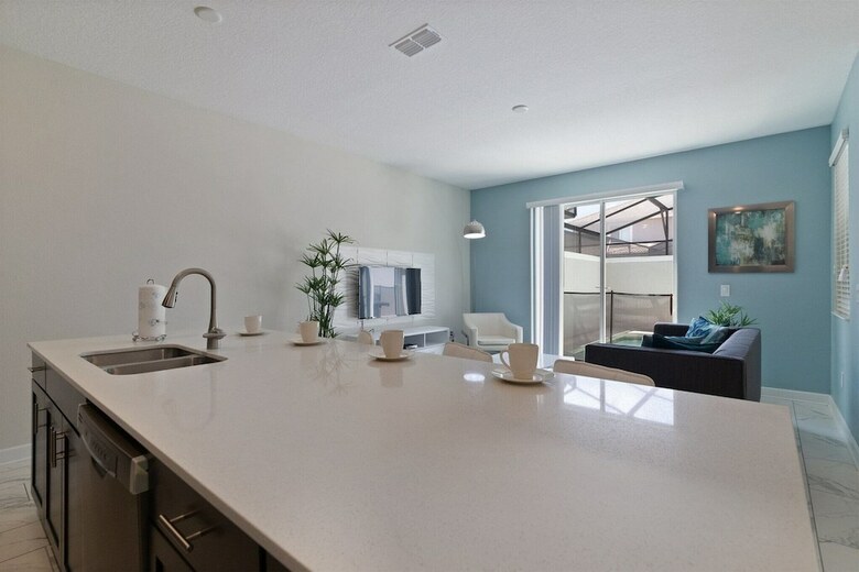 4br 3ba Town Home In Storey Lake