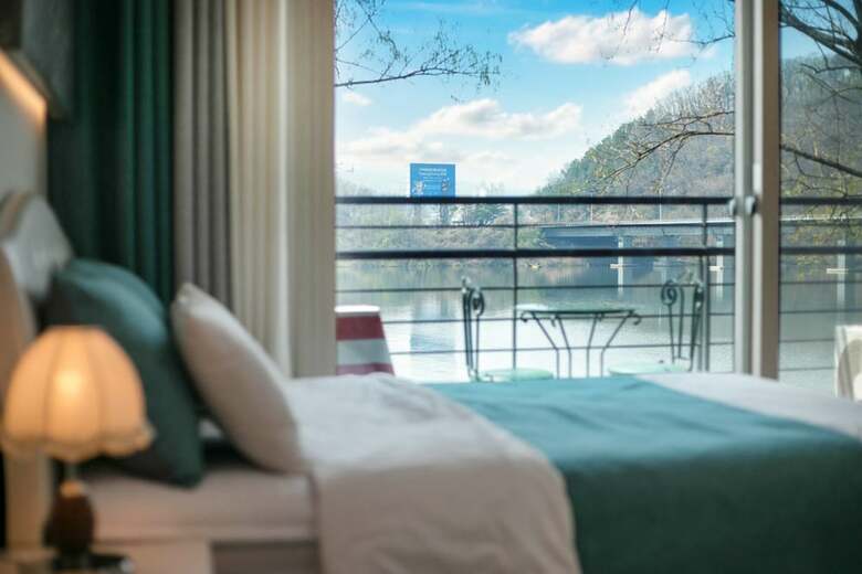 Nami Island Rivermoon Spa Pension