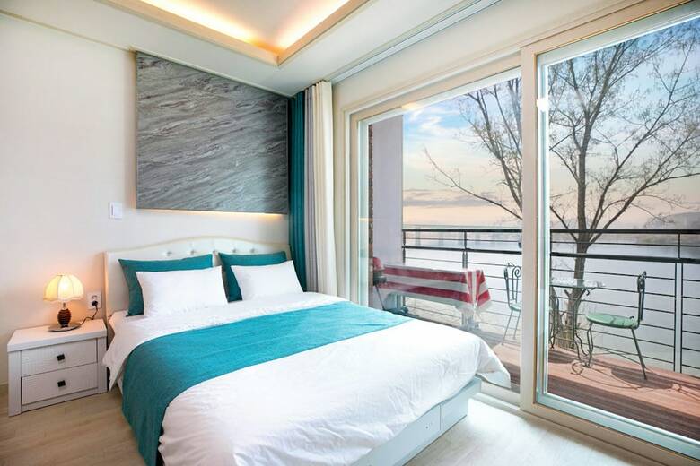 Nami Island Rivermoon Spa Pension