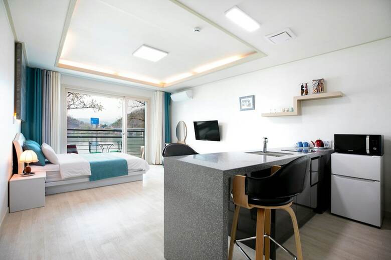 Nami Island Rivermoon Spa Pension