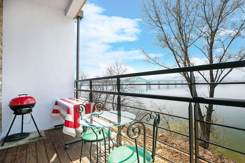 Nami Island Rivermoon Spa Pension