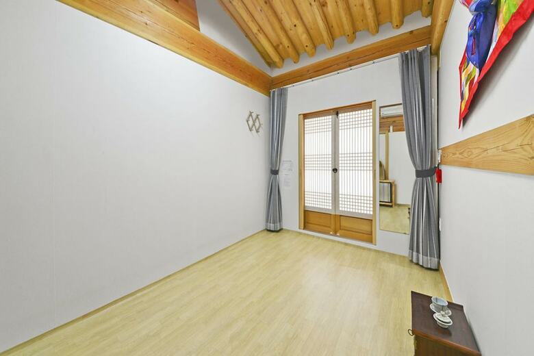 Pension Gyeongju Wadamjung Hanok