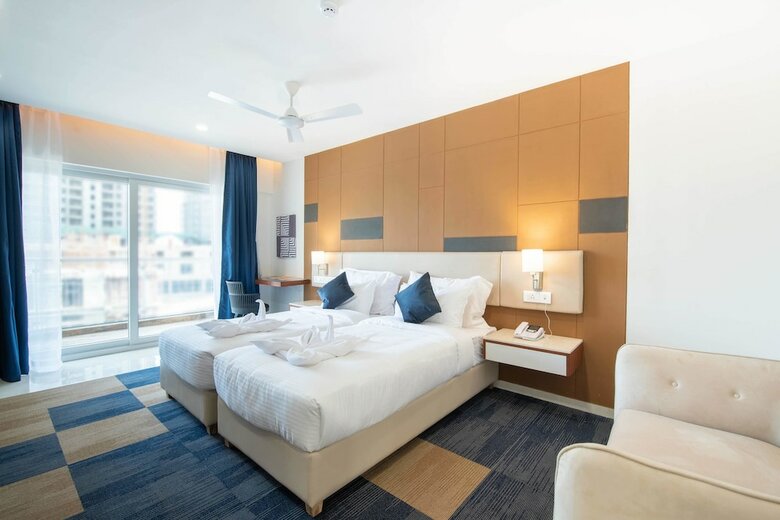 Isuite Hotel Kharadi Pune