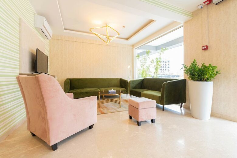 Isuite Hotel Kharadi Pune