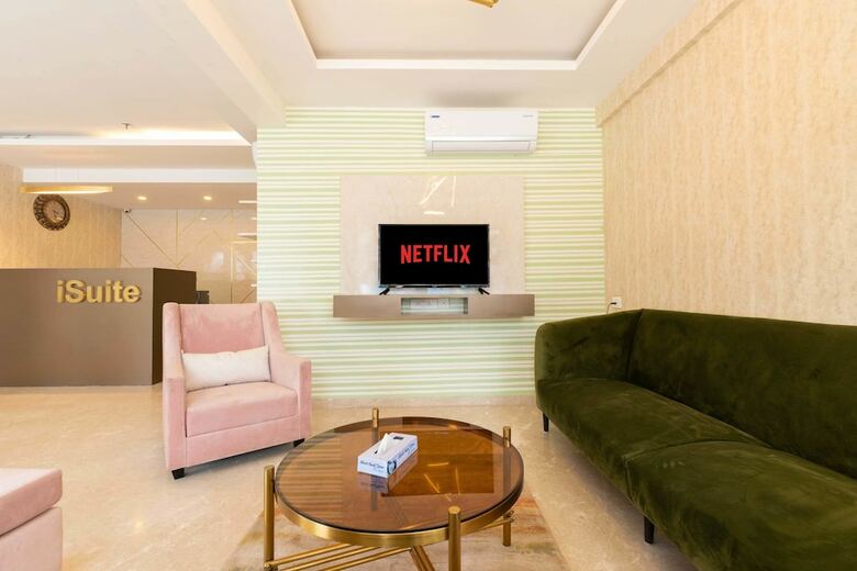 Isuite Hotel Kharadi Pune