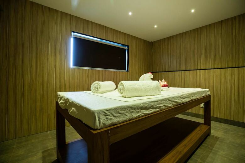 Grand Seasons - The Business Hotel