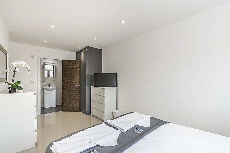 Canary Wharf Stylish Apartment