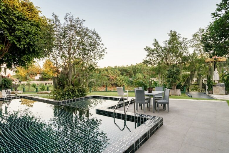 Riverside Luxury Pool Villa 88 Place