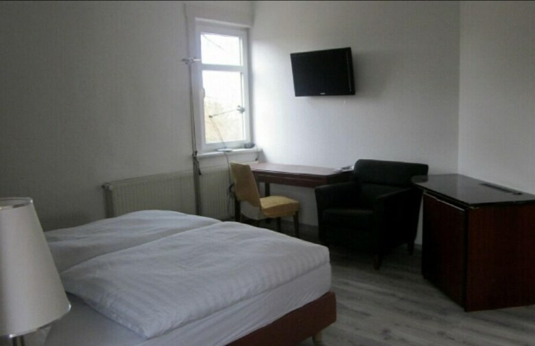 Hotel Pension Zur L�rche
