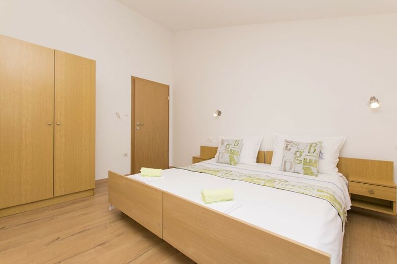 Apartments And Room Central Position