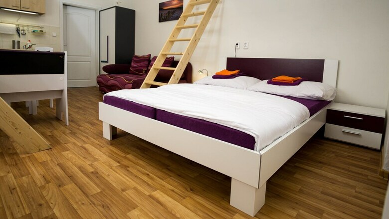 Flying Bed Apartment Close To Castle
