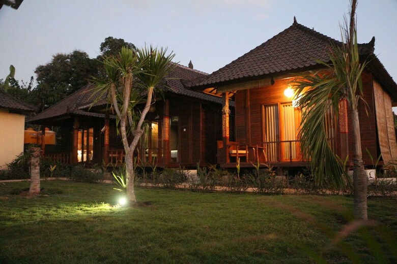 Bed & Breakfast D'muncuk Huts Lembongan
