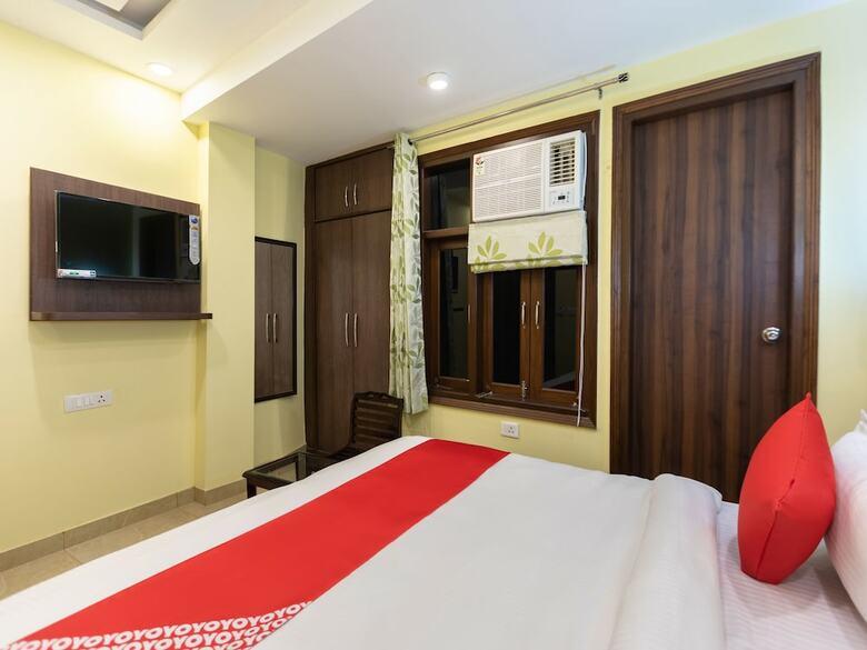 Airport Hotel R S Palace