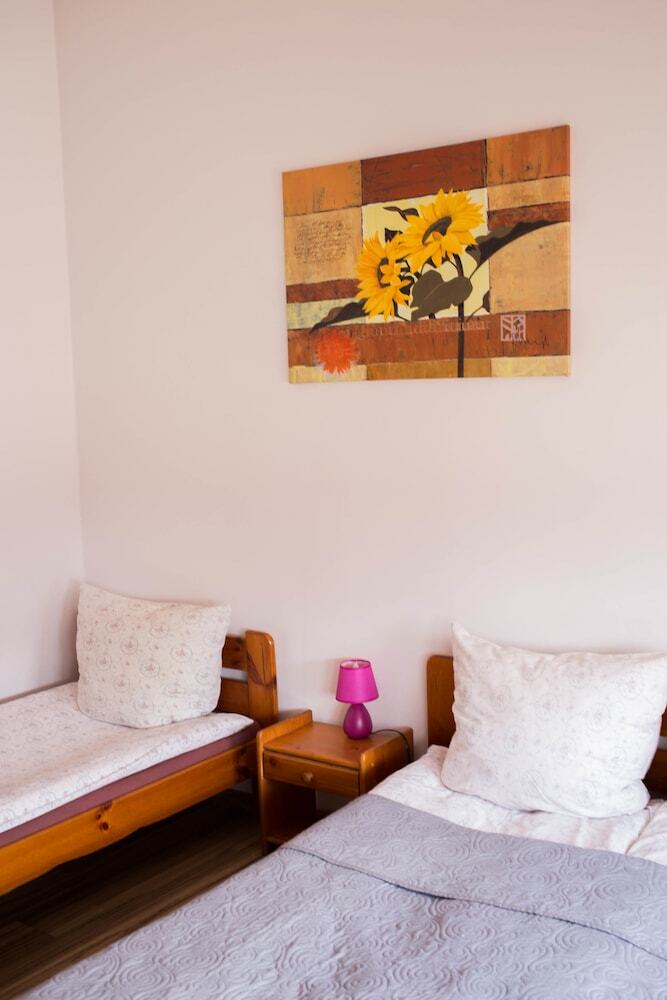 Hostal Nearby Airport Hostel