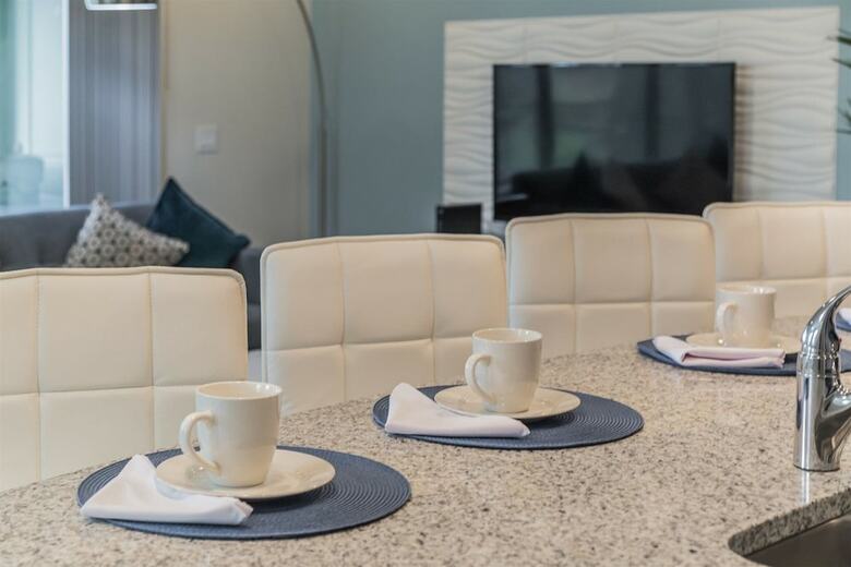 Solterra 5br Townhome W Splash Pool