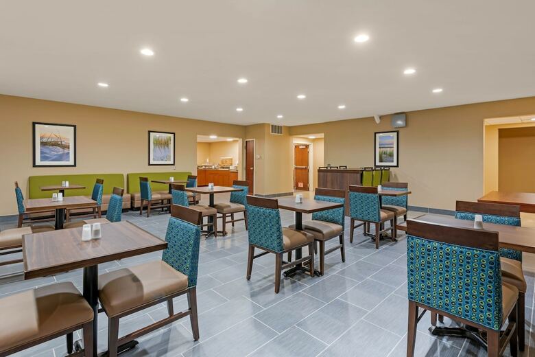 Hotel Comfort Inn & Suites