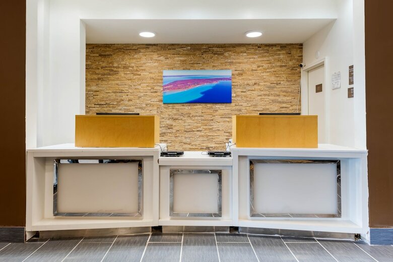 Hotel Comfort Inn & Suites