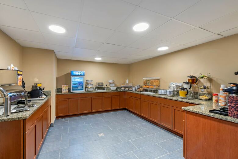 Hotel Comfort Inn & Suites