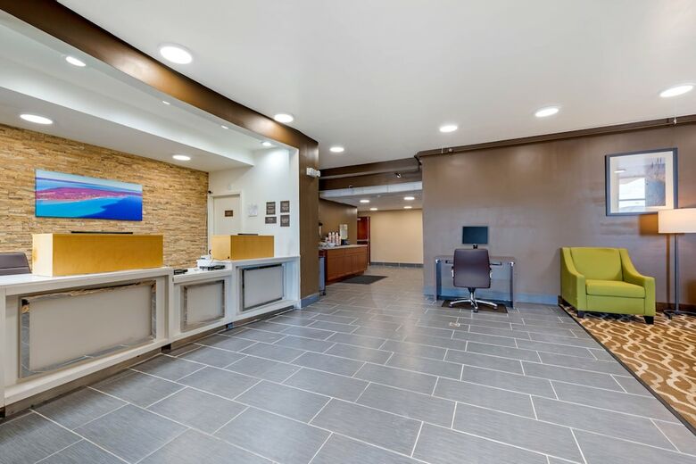 Hotel Comfort Inn & Suites