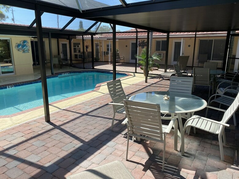 Tropical Villas Of Venice Beach