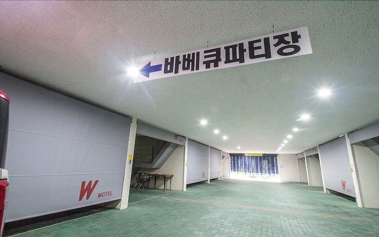 Gyeongju Bulguksa W Drive-in Hotel