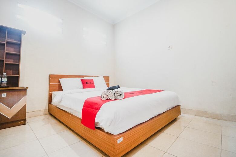 Hotel Reddoorz Plus @ Jalan Parangtritis 2