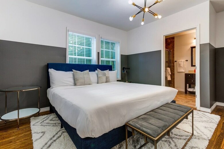 Airy 3br/2ba Duplex Austin Home Mins To Ut Austin