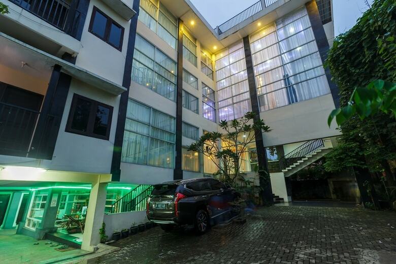 Hotel Reddoorz Premium @ Ampera Raya 2