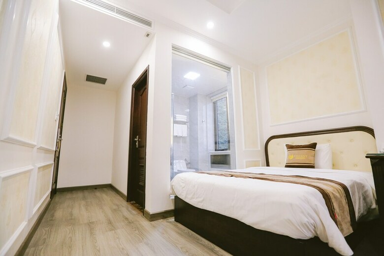 Vincent Halong Hotel