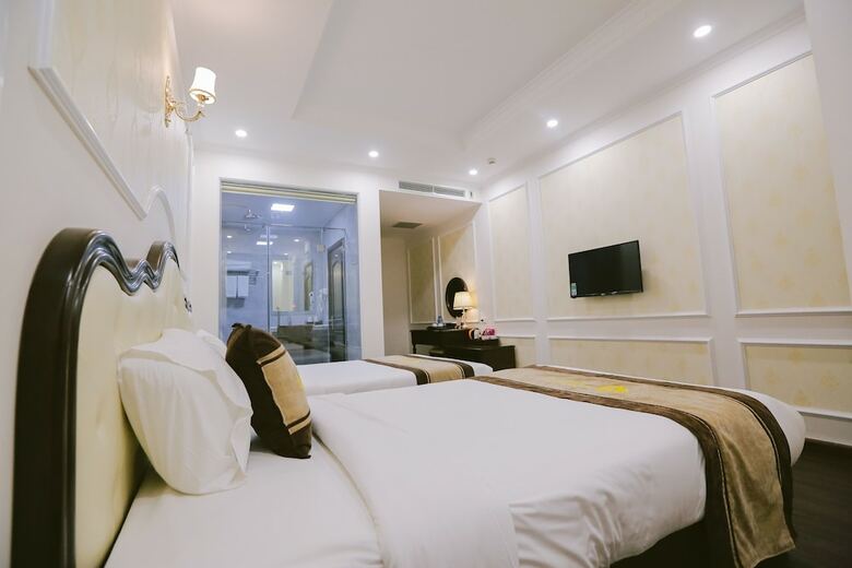 Vincent Halong Hotel