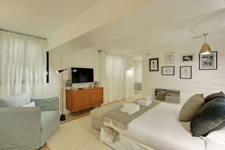 Pick A Flat's Chatelet Jour Apartments